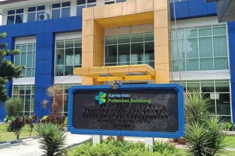 Viral Rekaman Amatir Poltekkes Bandung 13 Menit: Pakaian Putih Dengan Atribut 'Kemenkes' Bikin Heboh Jagat Maya