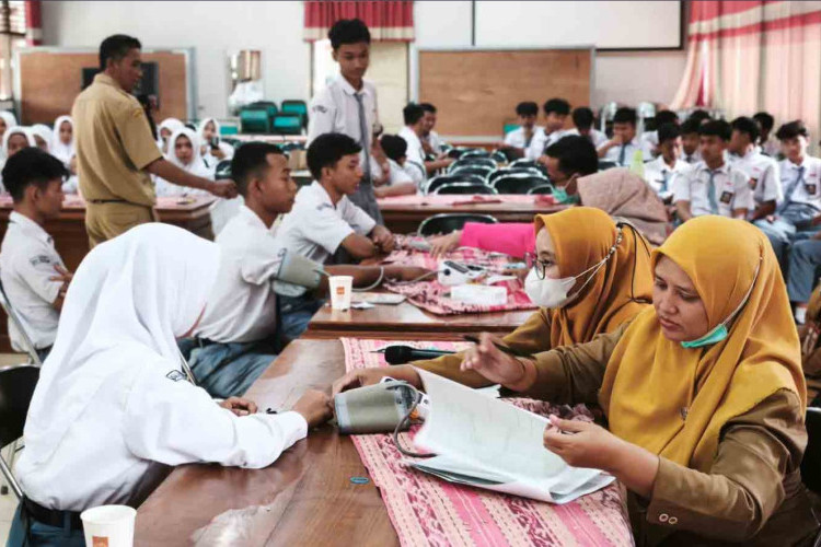 Guru dan Siswa SMAN 1 Tunjungan Blora Keracunan MBG, Total 136 Korban Kini Jalani Pemeriksaan