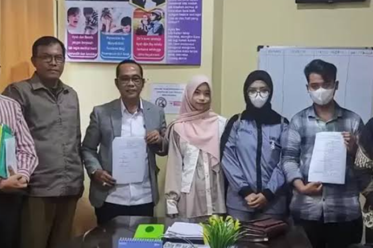 VIRAL! 3 Bersaudara Gugah Ayah Kandung Rp 700 Juta Karena Tidak Diberi Nafkah Pasca Ortu Bercerai
