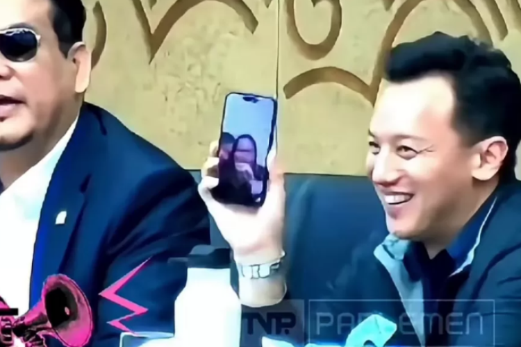 HEBOH! Anggota DPR RI Moreno Soeprapto Terciduk Video Call Ditengah Rapat, Tuai Kritik Pedas!