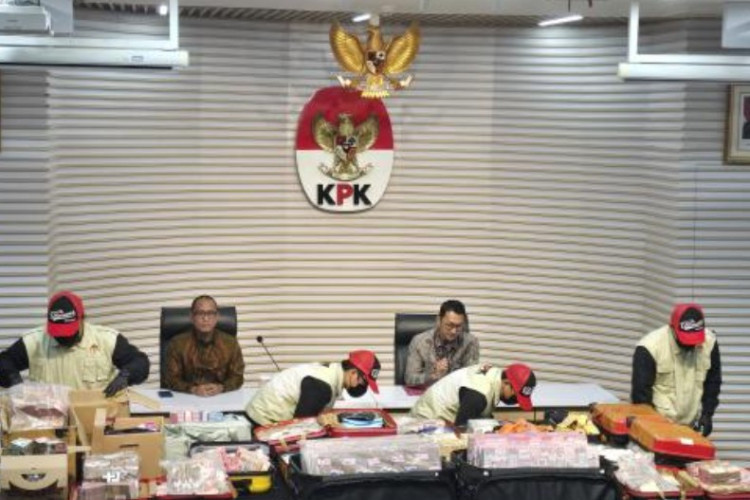 Cetak Sejarah Fantastis! OTT KPK Sita Rp106,3 Miliar dalam Kasus Suap HGB
